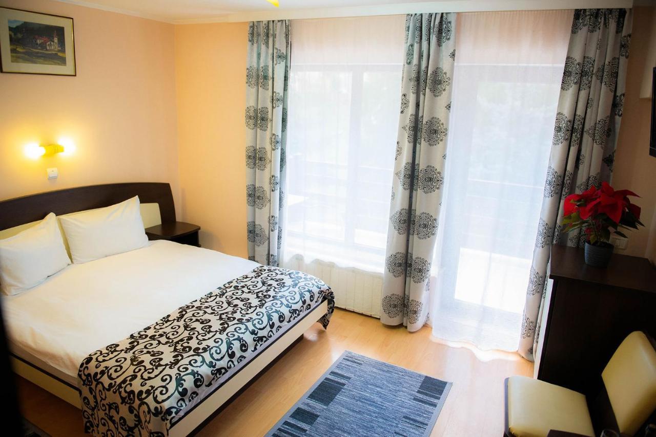 Hotel Casa Maia Buşteni Exteriér fotografie