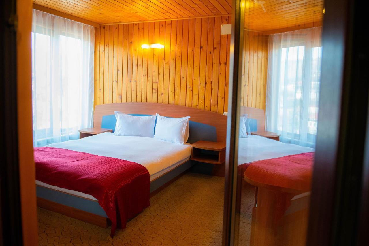 Hotel Casa Maia Buşteni Exteriér fotografie