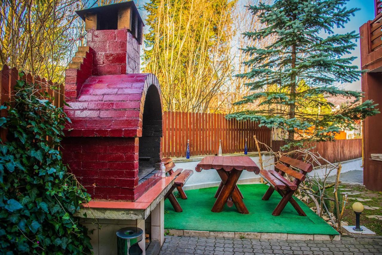 Hotel Casa Maia Buşteni Exteriér fotografie